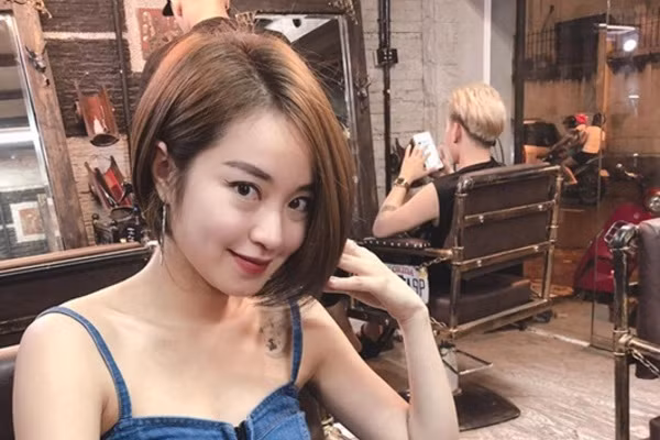 Đây cũng chính là thời gian đỉnh cao sự nghiệp của Mi Vân. Sau đó không lâu, hot girl từ bỏ công việc, kết hôn với người chồng đầu tiên và có bé Bào Ngư.