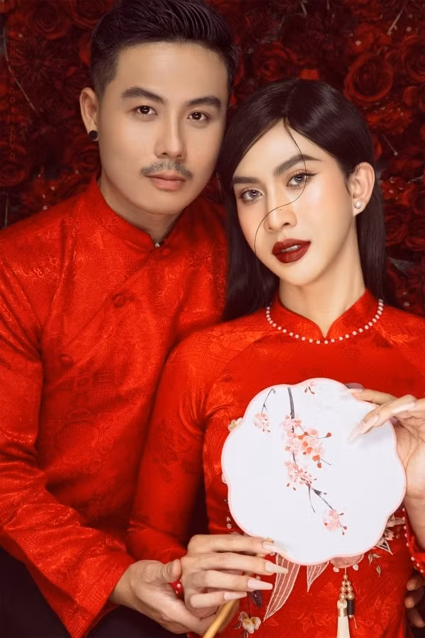 Nam TikToker chia sẻ: "Thật sự thì Đan và Thành rất bất ngờ vì nhận được rất rất nhiều sự ủng hộ tích cực từ mọi người, 2 đứa rất trân quý và biết ơn tình cảm của mọi người dành cho tụi mình. Nếu có những bình luận tiêu cực cho 2 đứa thì Đan và Thành không quan tâm đâu. Cái hai đứa quan tâm là sự hoàn thiện bản thân mỗi ngày để có thể chứng minh rằng hạnh phúc không có rào cản và càng không có sự phân biệt bạn là ai, thuộc giới tính nào, tuổi tác chênh lệch ra sao".