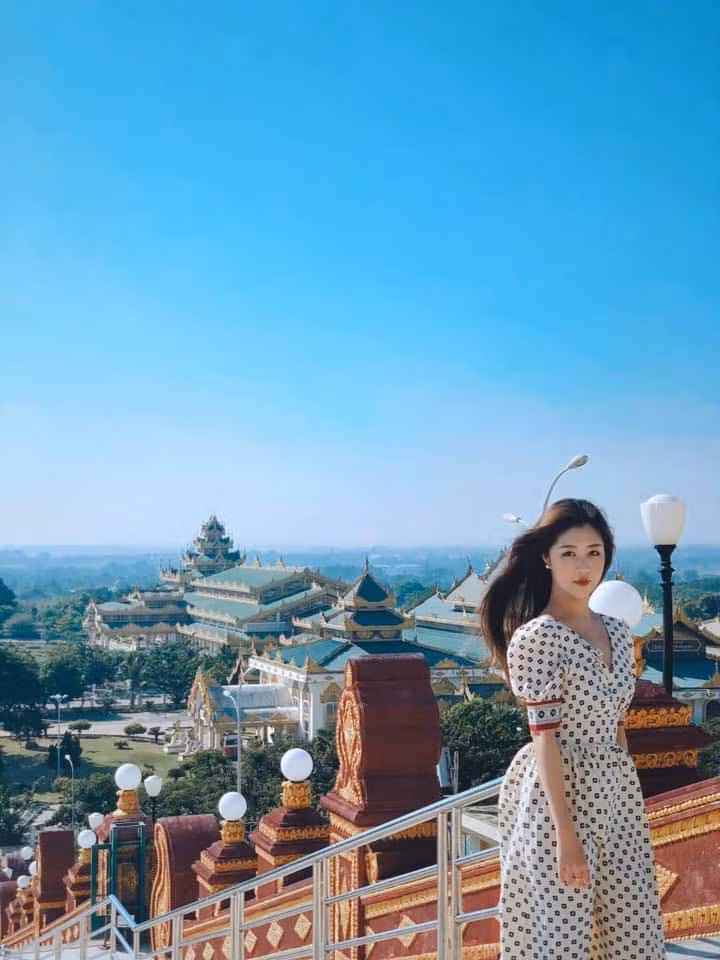 Dù không hoạt động nghệ thuật nhưng Nam Phương cũng có lượng fan không hề nhỏ. Thi thoảng cô nàng lại khiến fan bất ngờ bởi những hình ảnh gợi cảm, quyến rũ, đốt mọi ánh nhìn.