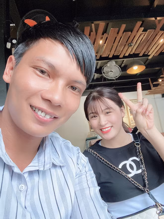 Trước đó, khi còn yêu nhau, Kim Thuỷ cũng từng xuất hiện trong nhiều clip của Lộc Fuho.
