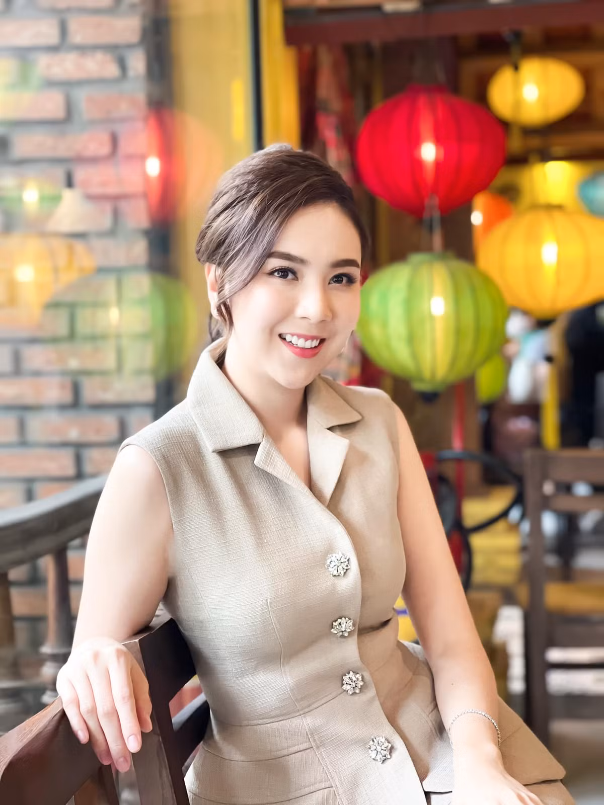Không chỉ lịch lãm trong những bộ váy khi lên sóng, Mai Ngọc còn quyến rũ với những bộ cảnh bikini khoe trọn vẹn vóc dáng.
