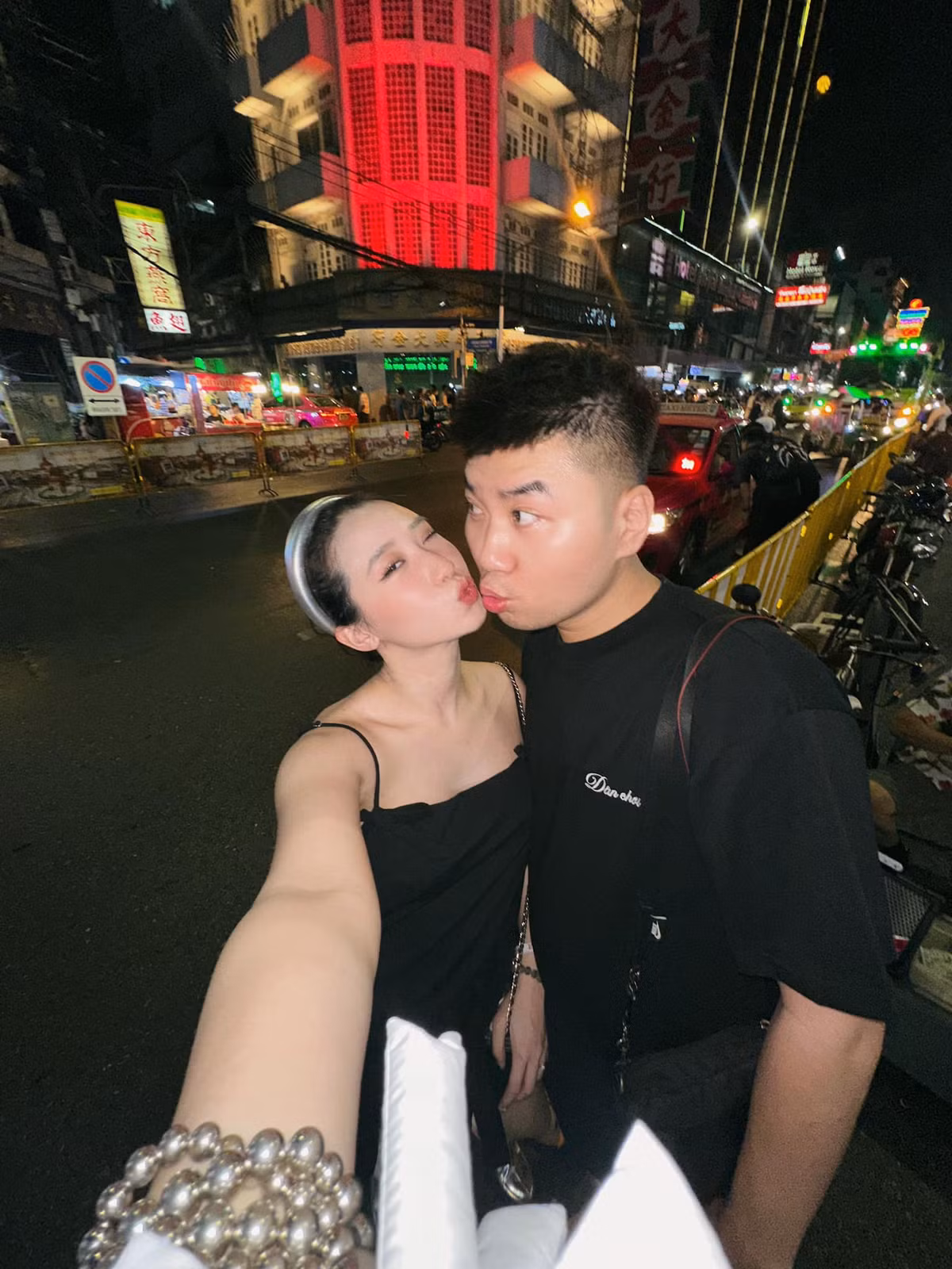 Kiều Ly Phạm (SN 1992, Hà Nội) là hot girl Hà thành. Tên tuổi của cô được nhiều người biết đến hơn khi tham gia chương trình hẹn hò nổi tiếng "Người ấy là ai" mùa 3.