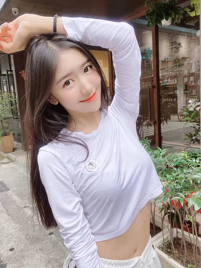 Ban đầu thì tuyến nội dung của Kiki vẫn còn nhiều sự thú vị, nhưng sau đó thì nó cũng không trở nên mới lạ. Thế nhưng bản thân cô nàng vẫn thu hút được nhiều sự chú ý và lượng người xem đáng nể bởi thân hình và gương mặt đẹp không tì vết của mình.