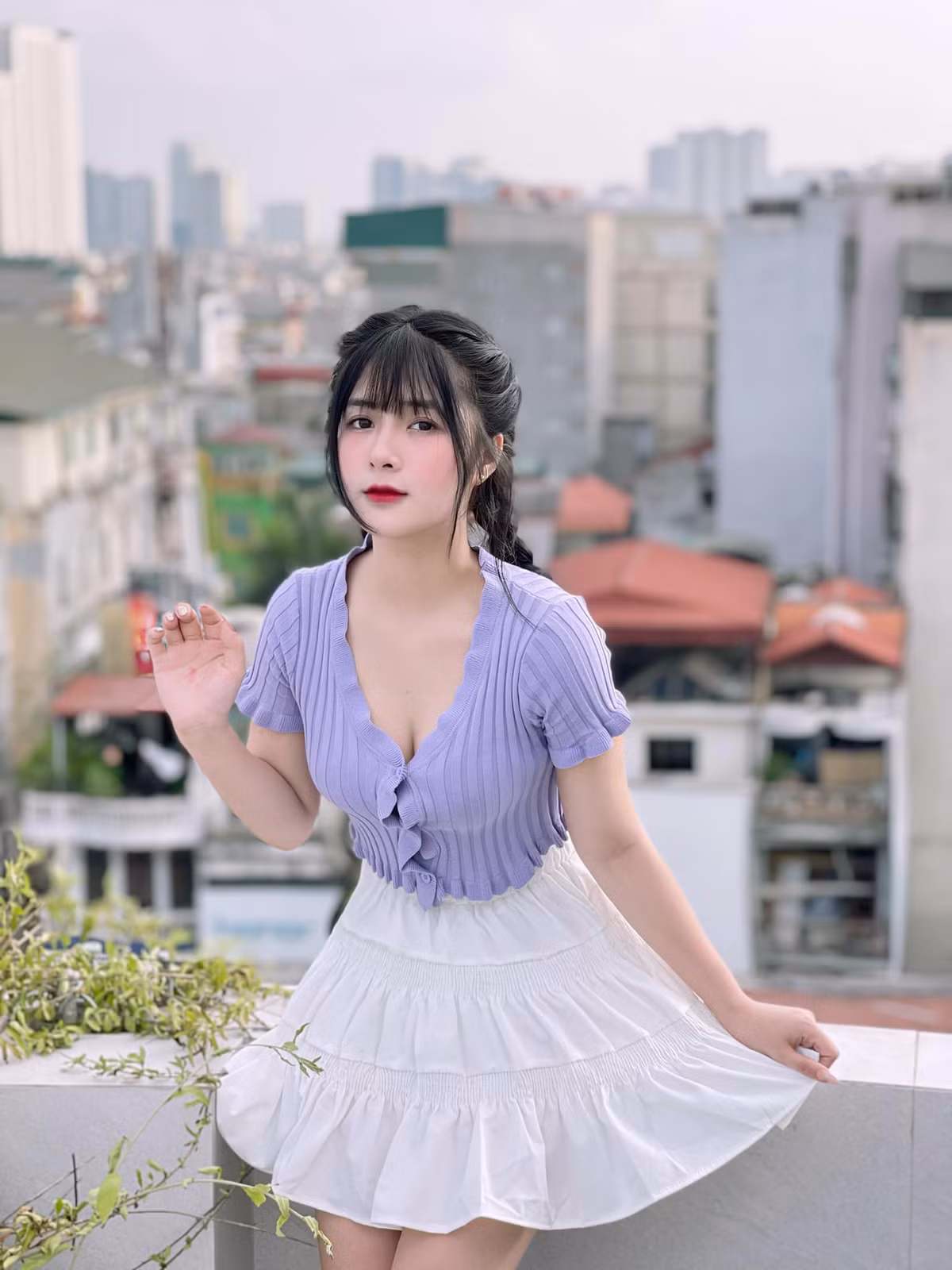 Quỳnh Alee cho biết, cô thích chăm sóc những người xung quanh, thích nấu ăn và nhìn những người thân yêu ăn ngon miệng.