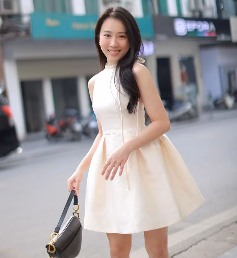 Cách đây chưa lâu, nữ diễn viên tiết lộ về căn nhà mới 5,5 tỷ đồng của mình, theo đó đây là căn nhà thứ hai mà cô có trong tay.