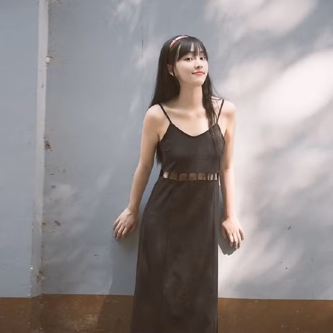 Hoàng Xán Xán nhận được nhiều lời mời làm người mẫu ảnh, đóng quảng cáo và tham gia tham gia vào video quảng cáo cho giải Bóng rổ nhà nghề Trung Quốc CBA.