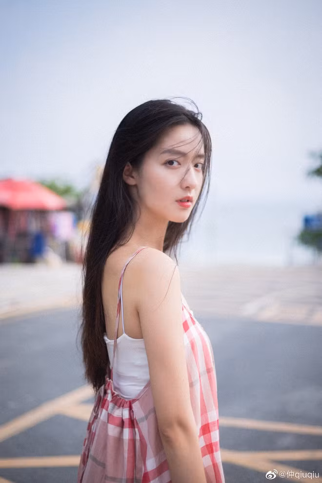 Đừng bị vóc dáng vừa gương mặt của Cầu Cầu mà bị đánh lừa, cô nàng này là một trong những tay ném 3 điểm cừ khôi.
