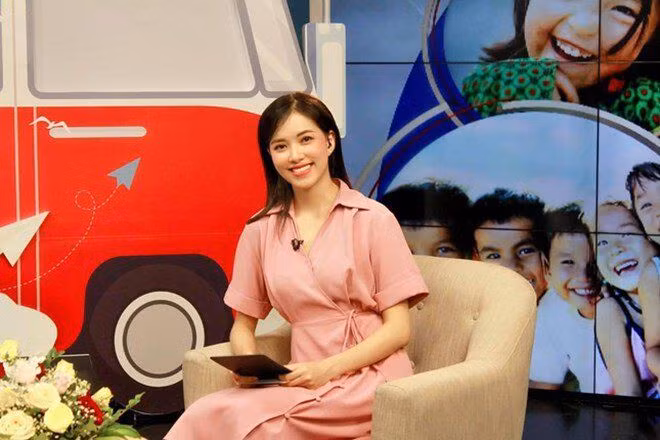 Hà Thanh Vân là một trong những gương mặt tiềm năng trong dàn mỹ nhân trong làng giải trí Việt lựa chọn công việc dẫn chương trình truyền hình.