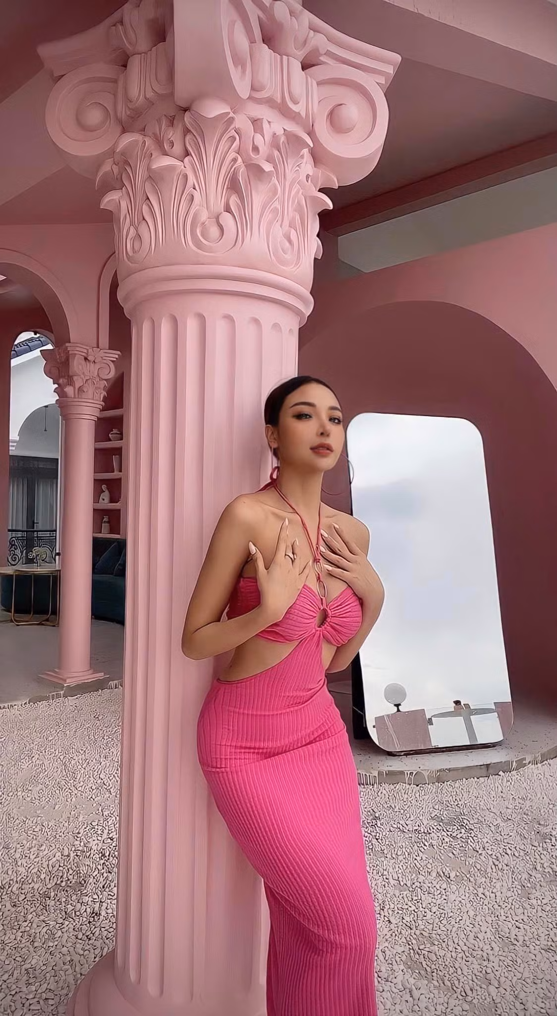 Dù có diện gu thời trang nào, Chi Nancy cũng đẹp rạng ngời.