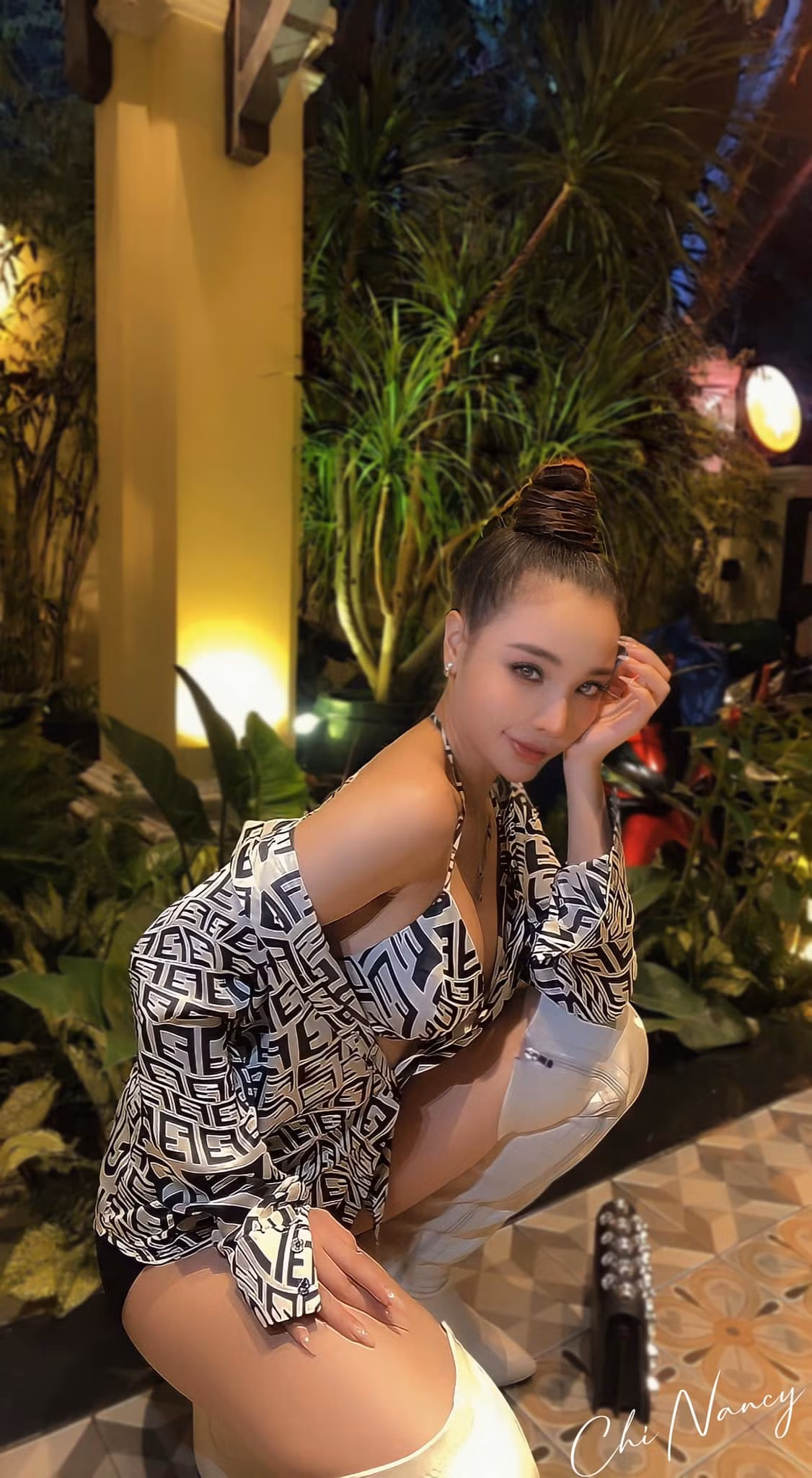 Hình thể đẹp như mơ của Chi Nancy được phô diễn triệt để khi diện bikini 2 mảnh.