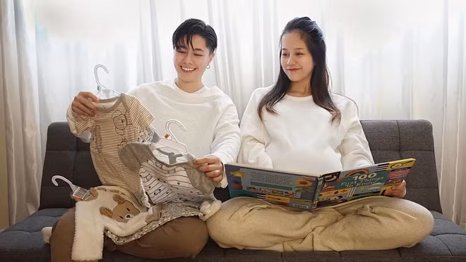 Vừa qua, An Nguy (tên thật Ngụy Thiên An) đã nhận được vô số lời chúc từ mọi người khi công bố tin mang thai với người yêu đồng giới tên là Alex Nguyễn.