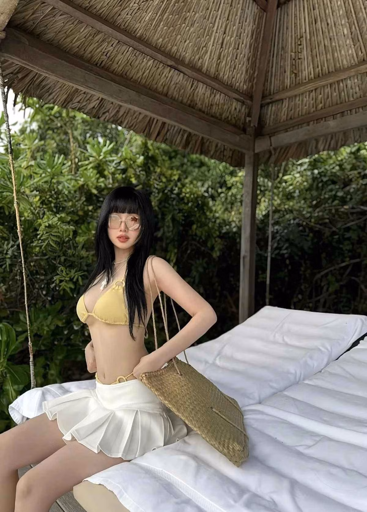 Ai cũng phải xuýt xoa trước body nuột nà của hotgirl Hà thành dù cô đã trải qua 2 lần sinh nở.