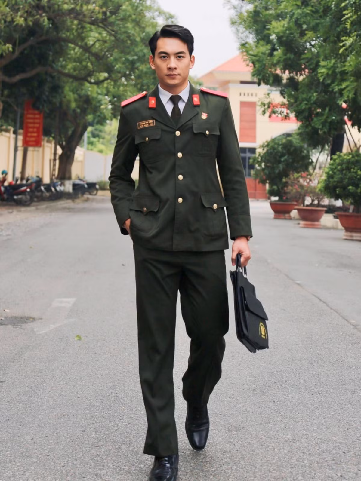 Được biết, sau khi tốt nghiệp trung học tại Bắc Kạn, với ước mơ trở thành một Chiến sĩ Công an nhân dân, Thế Văn làm hồ sơ dự thi Trường Sĩ quan Chính trị nhưng không may mắn trúng tuyển.