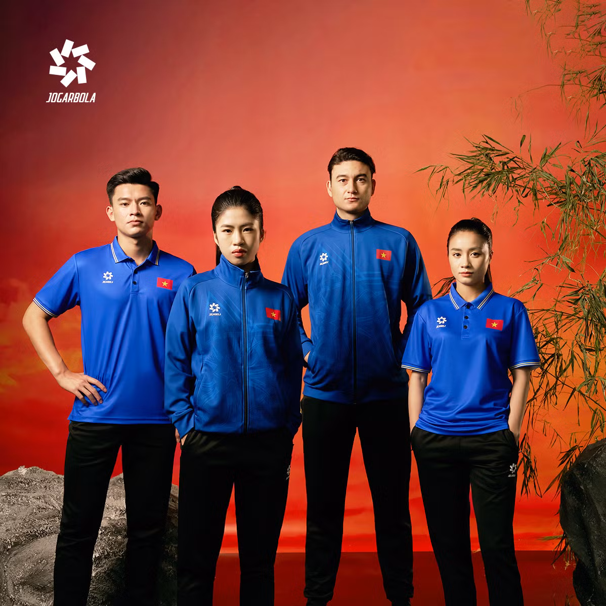 Tìm hiểu thêm về chất liệu tạo nên mẫu áo mới cho đội tuyển bóng đá Việt Nam, Jogarbola đã ứng dụng vải JO-SILK độc quyền đạt chứng chỉ quốc tế Oeko - Tex Standard 100 về độ an toàn khi sử dụng, cùng công nghệ Air Control với hàng triệu lỗ thông khí siêu nhỏ trên bề mặt vải để tạo nên trải nghiệm sử dụng mềm mịn, thoáng khí, co giãn bền bỉ và thoát mồ hôi một chiều.