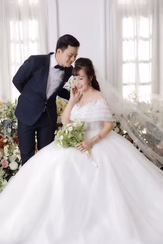 Hai vợ chồng cô dâu Thu Sao cũng thường xuyên chụp những bộ ảnh cưới, ảnh kỷ niệm để lưu giữ lại khoảnh khắc hạnh phúc của mình.