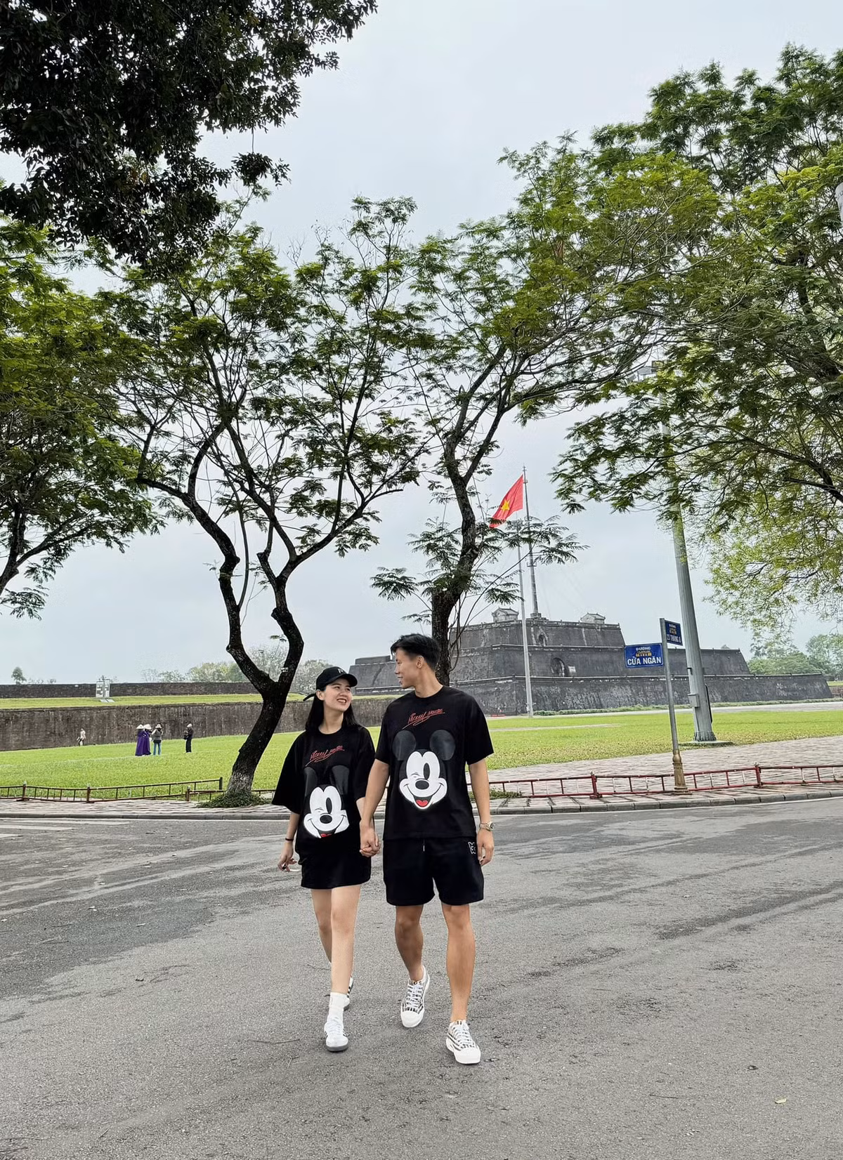Trong khi đó, bà xã Dương Thùy Phương của Quế Ngọc Hải thông báo trên trang cá nhân "đã trở lại nhịp sống bò sữa".
