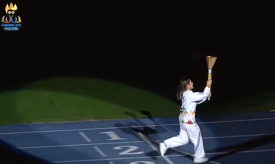 Le khai mac SEA Games 32: Man nhan bua tiec cong nghe Hologram-Hinh-6