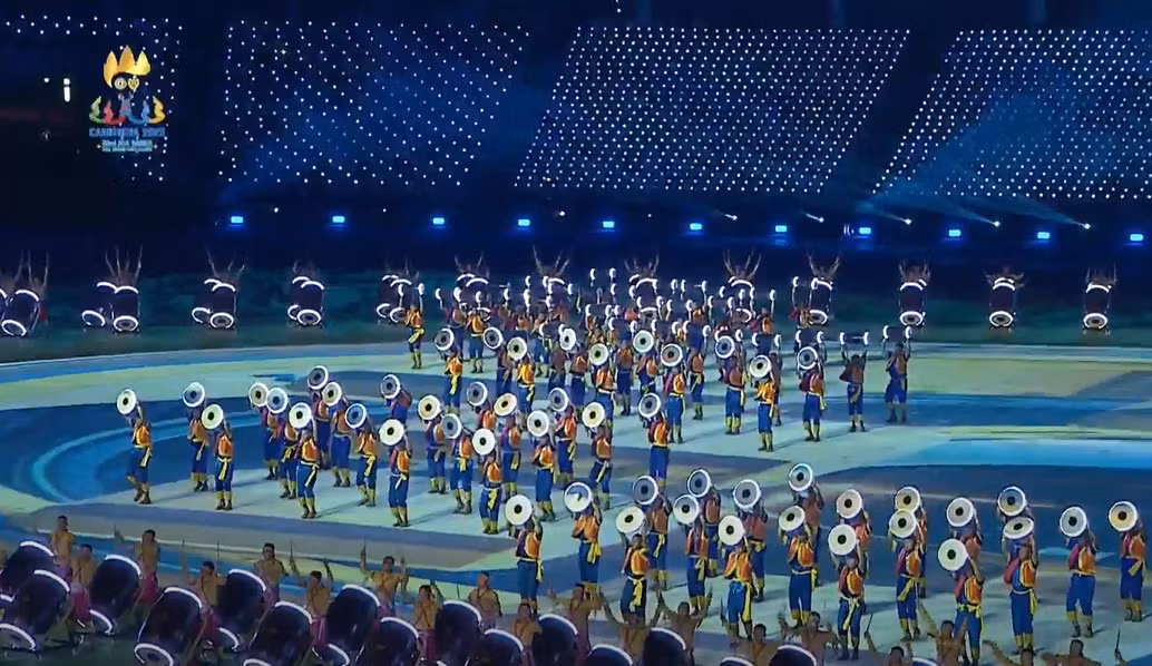 Le khai mac SEA Games 32: Man nhan bua tiec cong nghe Hologram-Hinh-32