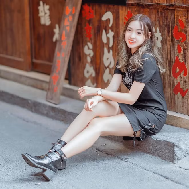 Những hình ảnh mới đây của Thanh Tâm đều không cười khiến dân mạng chú ý.