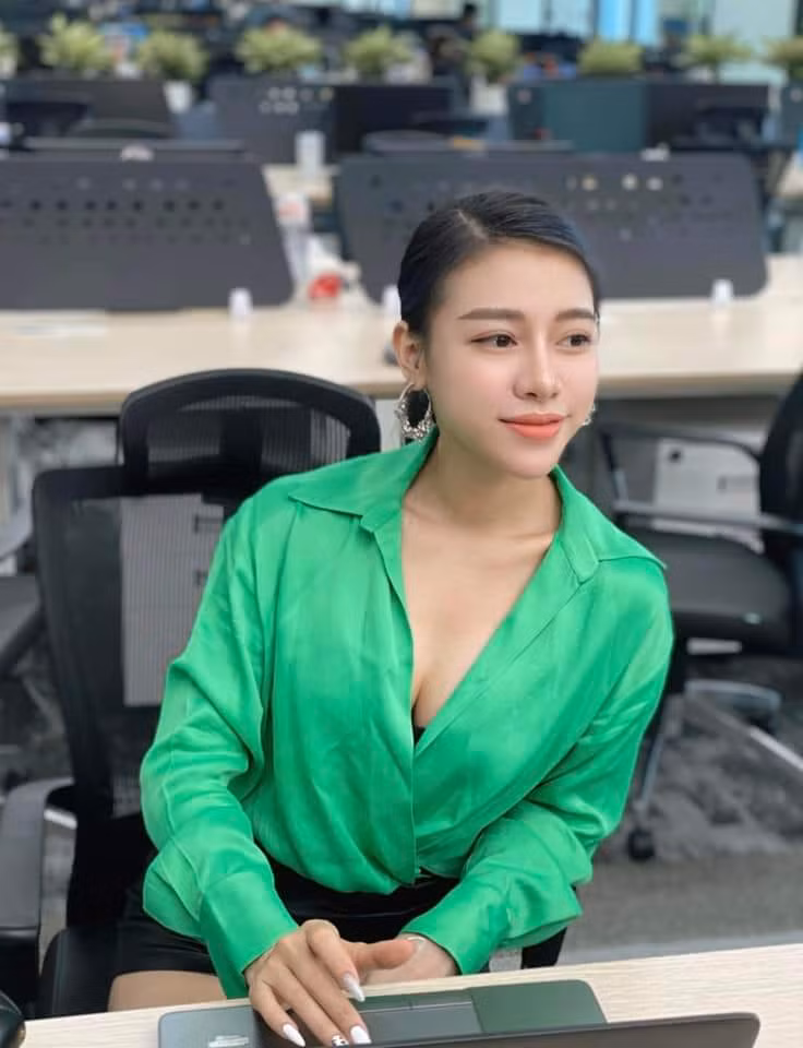 Từng có thân hình khá “mỏng cơm” và yếu đuối dù sở hữu chiều cao 1m70”, Bùi Khánh Huyền (biệt danh Huyền Dior), một nữ nhân viên văn phòng ở Hà Nội quyết tâm thay đổi vóc dáng cũng như cải thiện sức khỏe bằng việc làm quen với gym.