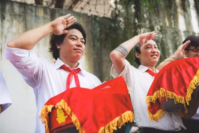 Dẫu biết rằng việc thay đổi trang phục trong các đám hỏi chỉ với mục đích tạo điểm nhấn nhưng theo nhiều ý kiến từ CĐM, điều này phải phù hợp với thuần phong mỹ tục của người Việt.