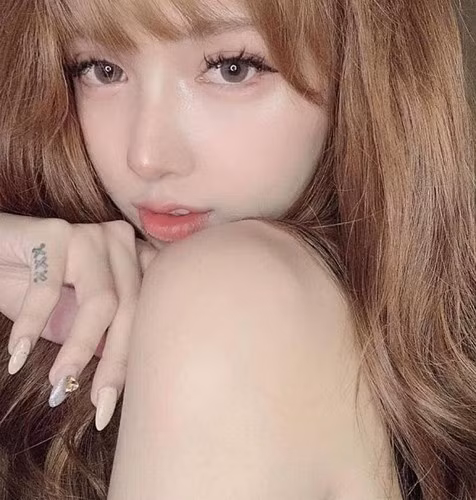 Vòng 1 bốc lửa dường như trái ngược hoàn toàn với gương mặt của Mym Trần. Điều đó lại càng làm hình ảnh của hot girl 9X này ghi dấu mạnh mẽ trong mắt dân tình.