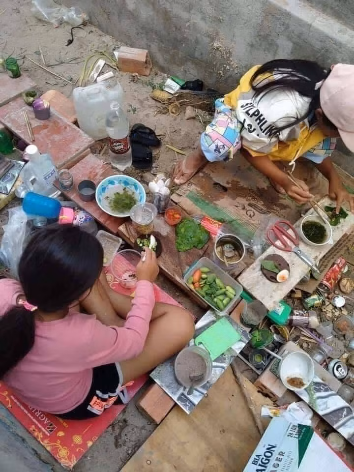 Con trai thế hệ 9X nghỉ hè thì đi trèo cây hái quả, đi thả diều, tắm sông. Còn con gái thì hết nhảy dây, chơi chuyền thì quay sang chơi nấu ăn, đồ hàng/