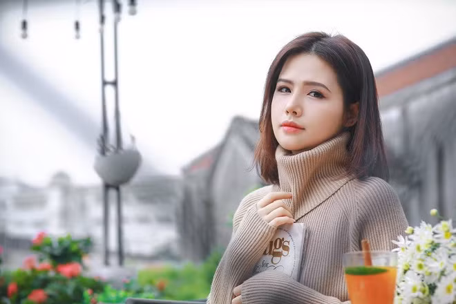 Phanh Lee than thở: "Chỉ một số ít người khen đẹp, còn lại toàn nói Không chữ ông kéo dài như kiểu thảm họa, huhu".