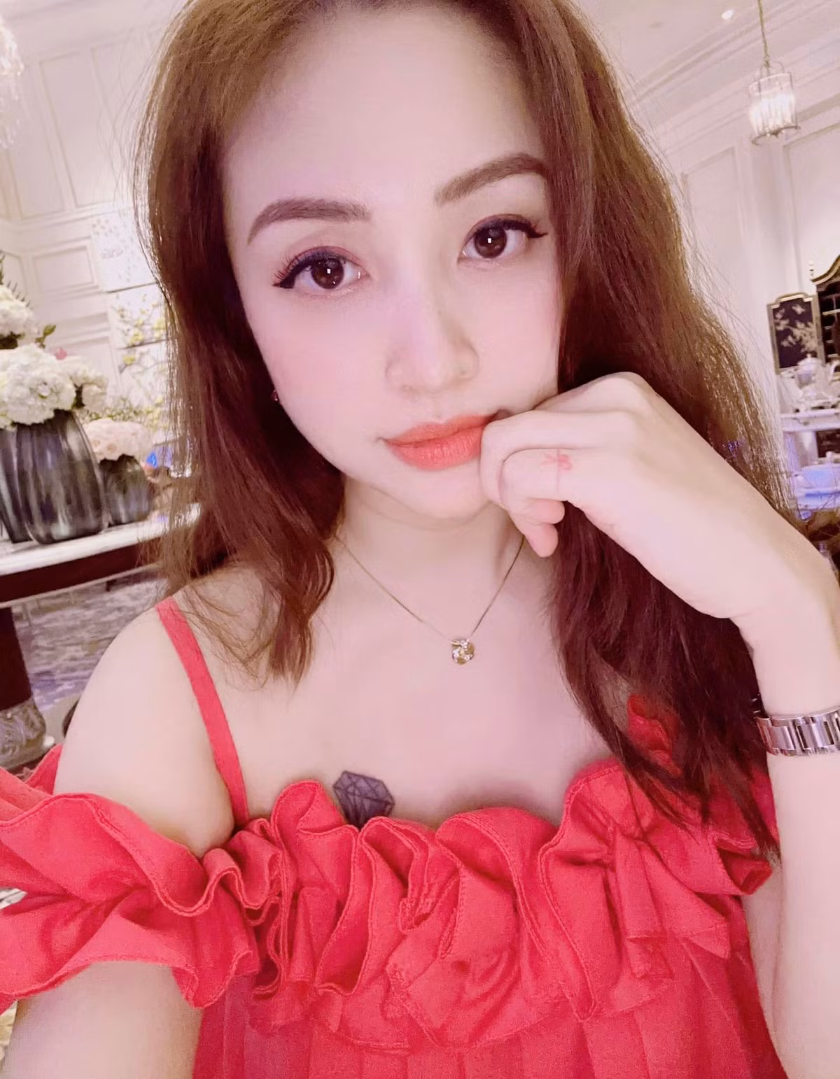 Gái xinh "Vui cùng Hugo" đẹp nõn nà sau sinh bé thứ 2 Gai xinh