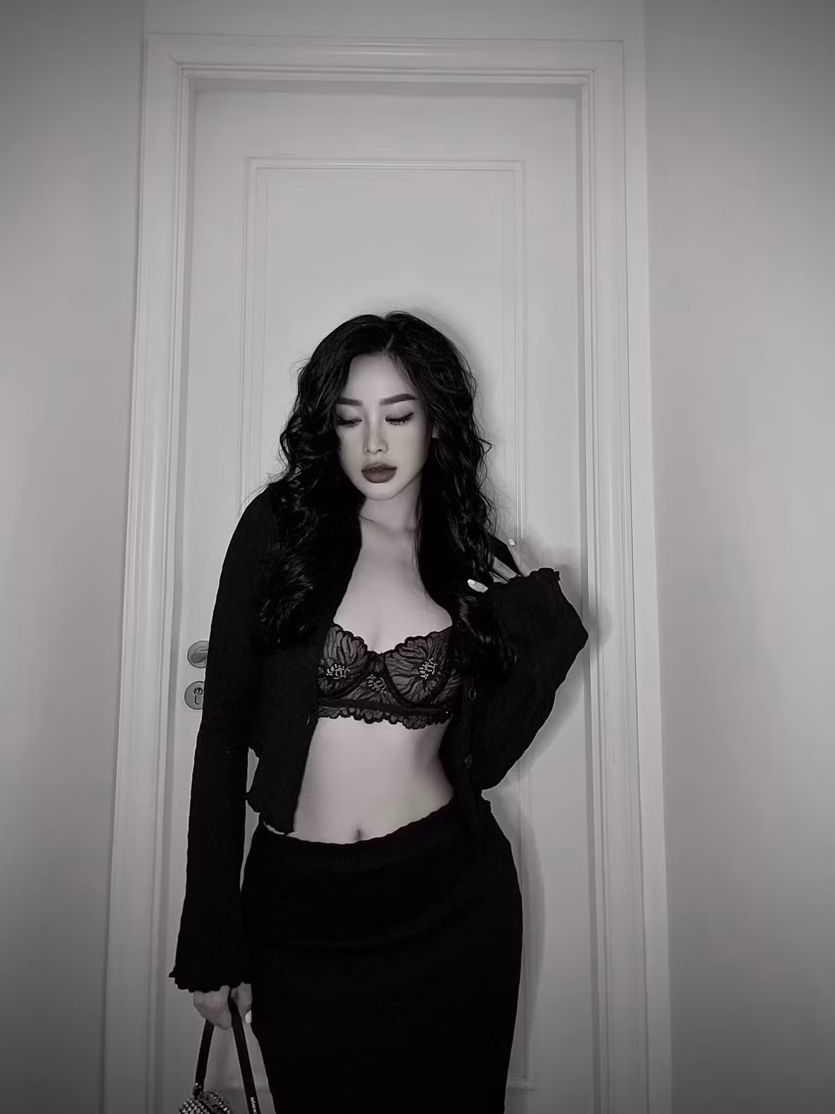 Helen Thanh Thảo là một trong những nàng WAG nóng bỏng nhất của giới cầu thủ Việt Nam. Cô là bạn gái của trung vệ Việt kiều Adriano Schmidt.