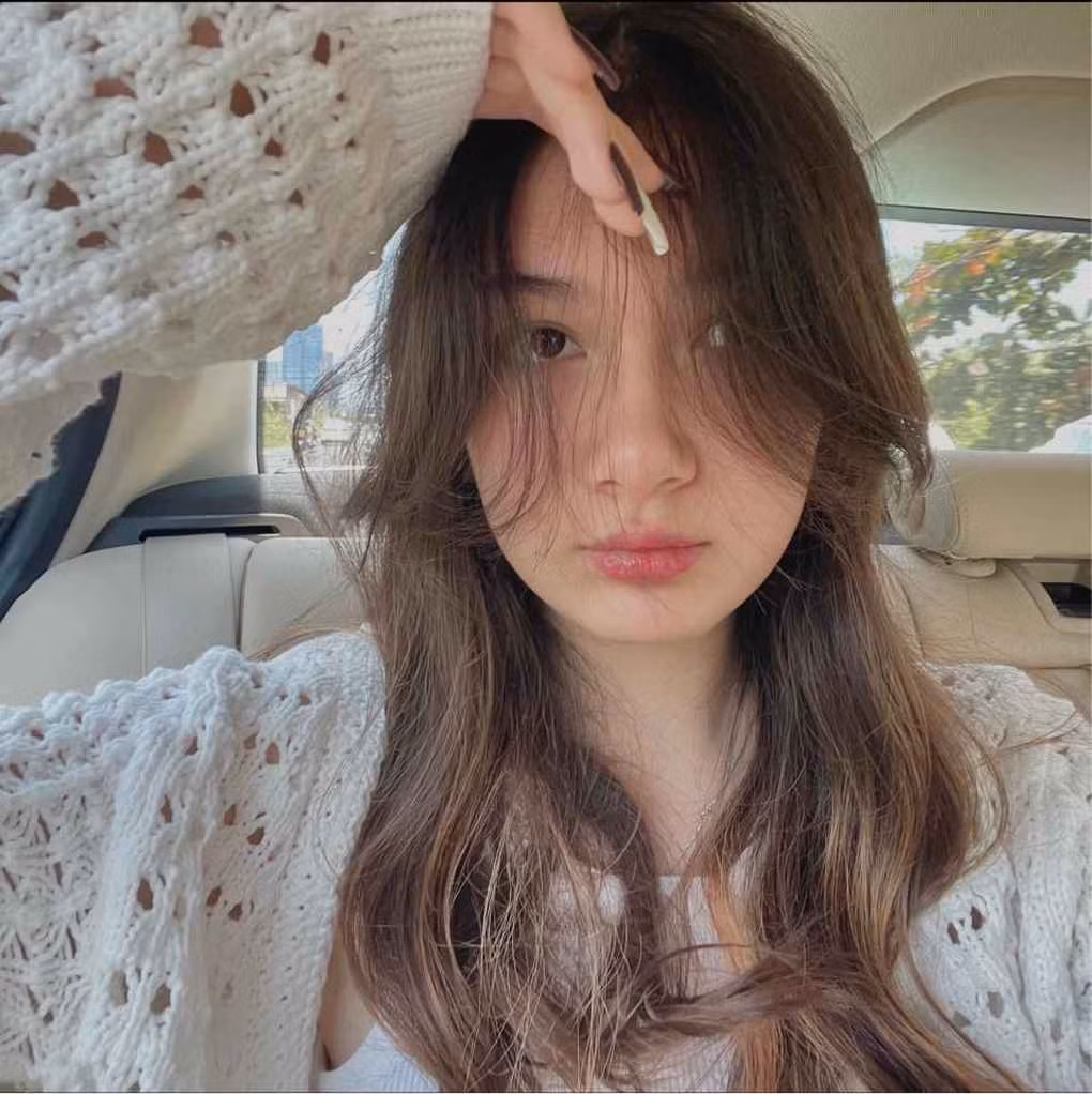 Thanh Giang ngày càng "trổ mã" xinh đẹp. Mỗi bức ảnh của em gái Văn Lâm đăng tải đều gây chú ý của netizen.