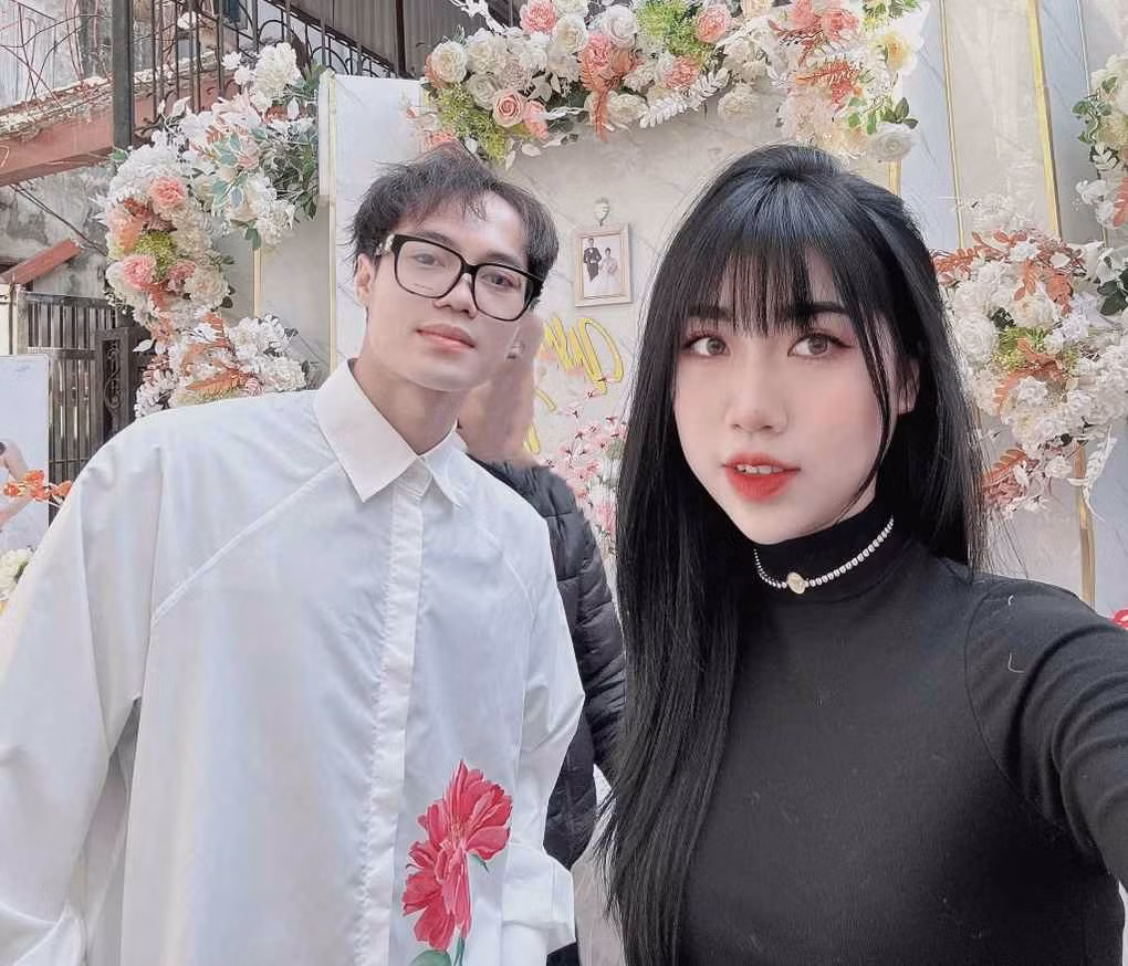 Em gái Nguyễn Văn Toàn tên là Nguyễn Thị Nụ, SN 1997, hiện sống cùng bố mẹ ở Hải Dương.