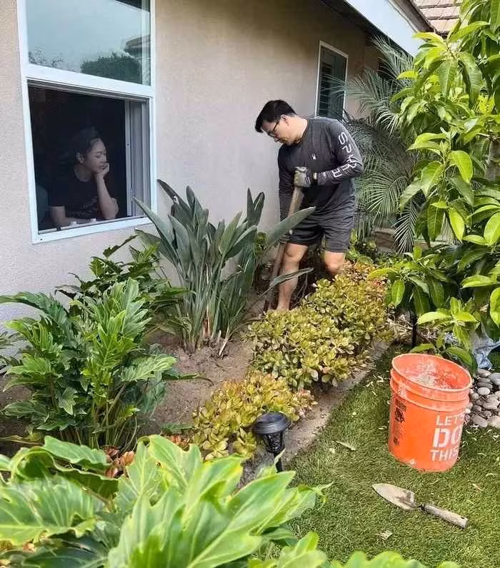 Về đời tư, nữ ca sĩ kết hôn với "Vua cá Koi" Thắng Ngô vào tháng 5/2022. Dù vấp phải khá nhiều ý kiến trái chiều trên mạng xã hội, song cặp đôi bên nhau vượt qua tất cả, tận hưởng cuộc sống hôn nhân hạnh phúc.