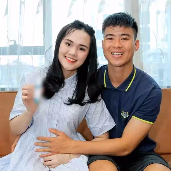 Trong một cuộc trò chuyện cùng chồng, vợ Duy Mạnh tiết lộ hạ quyết tâm giảm thêm 10kg nữa mới lấy lại được vóc dáng thời con gái.