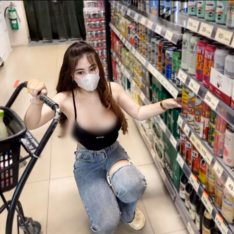 Theo tìm hiểu, hot girl Nattanicha Pondmp nổi lên từ những hình ảnh diện bikini, khoe dáng nuột.