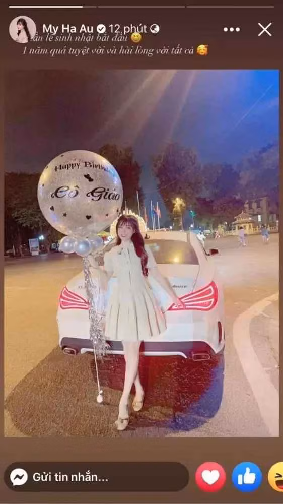 Ở một số khoảnh khắc, Âu Hà My còn tạo dáng với chiếc nhẫn kim cương mô hình cỡ lớn.