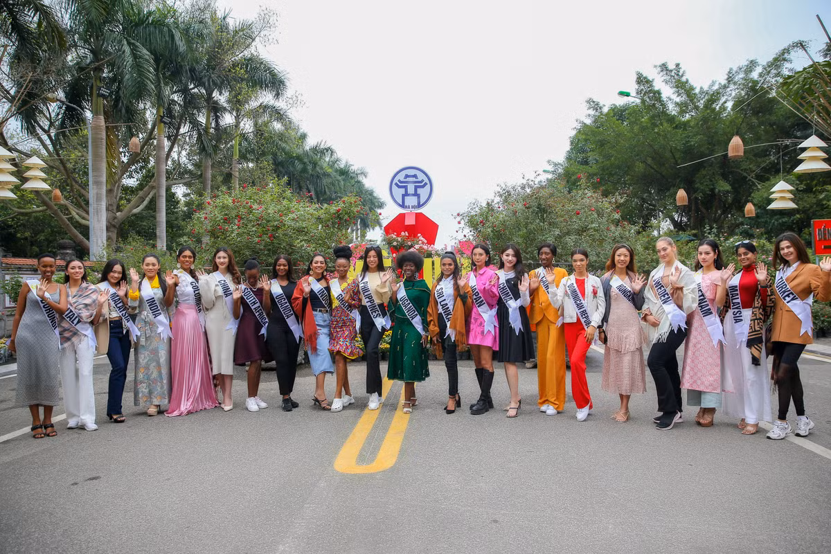 Dàn Hoa hậu Du lịch thế giới khoe sắc festival hoa Mê Linh Dan Hoa hau Du lich the gioi khoe sac festival hoa Me Linh