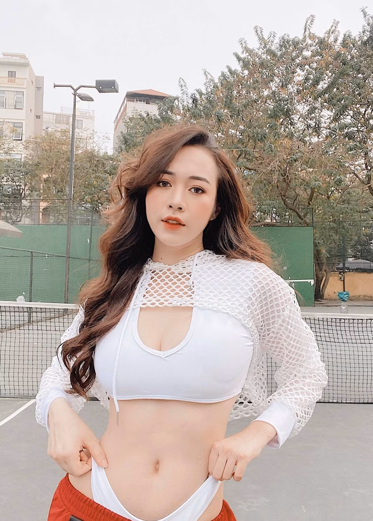 Phạm Thu Hằng hay còn gọi là Hằng Habi là một gymer hot nhất nhì Hà Thành. Cô nàng cũng là một hot girl mạng nổi tiếng.