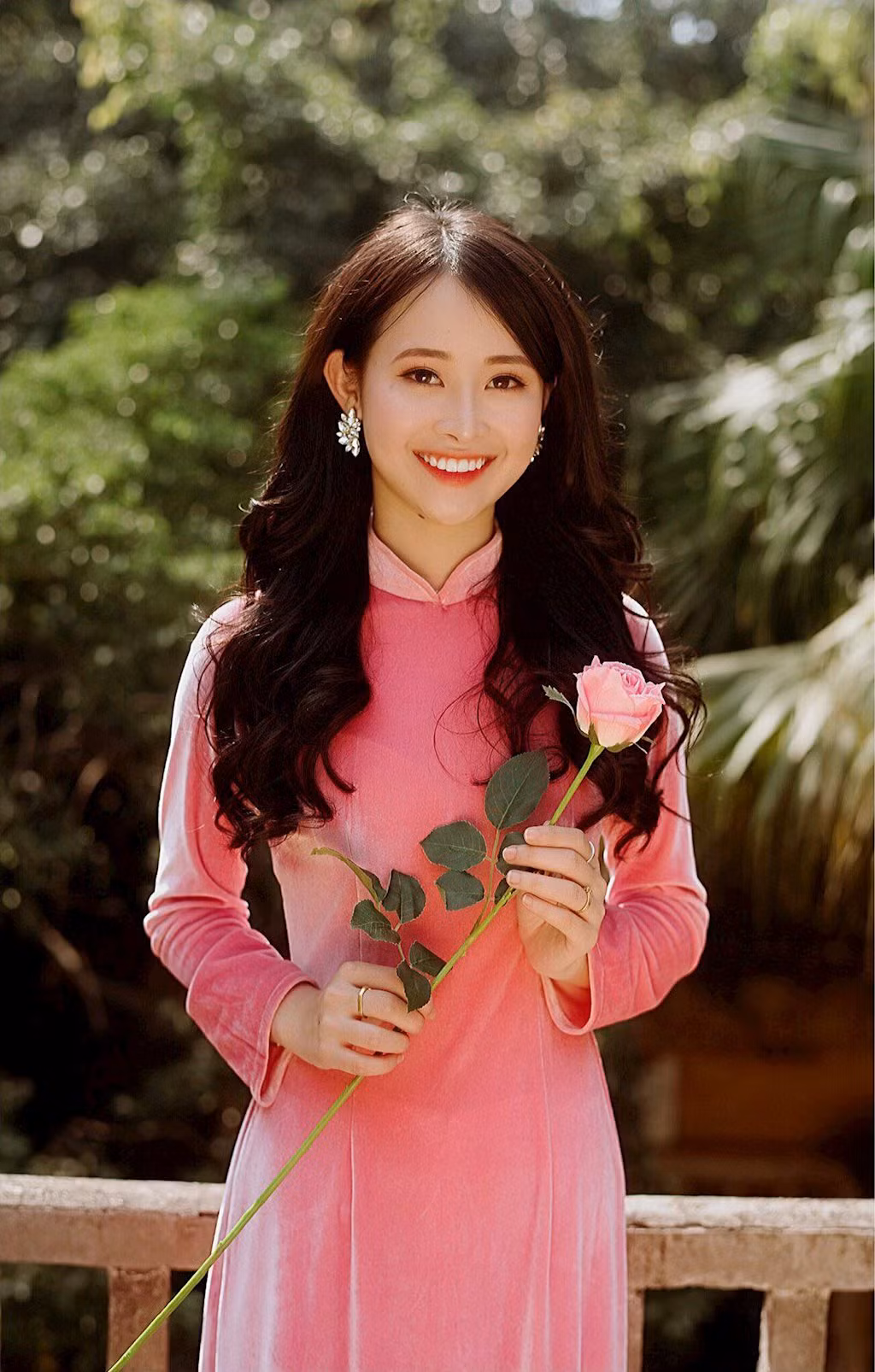 Thu Hằng từng được đông đảo cư dân mạng biết đến bằng các ca khúc cover gây sốt trên mạng xã hội.