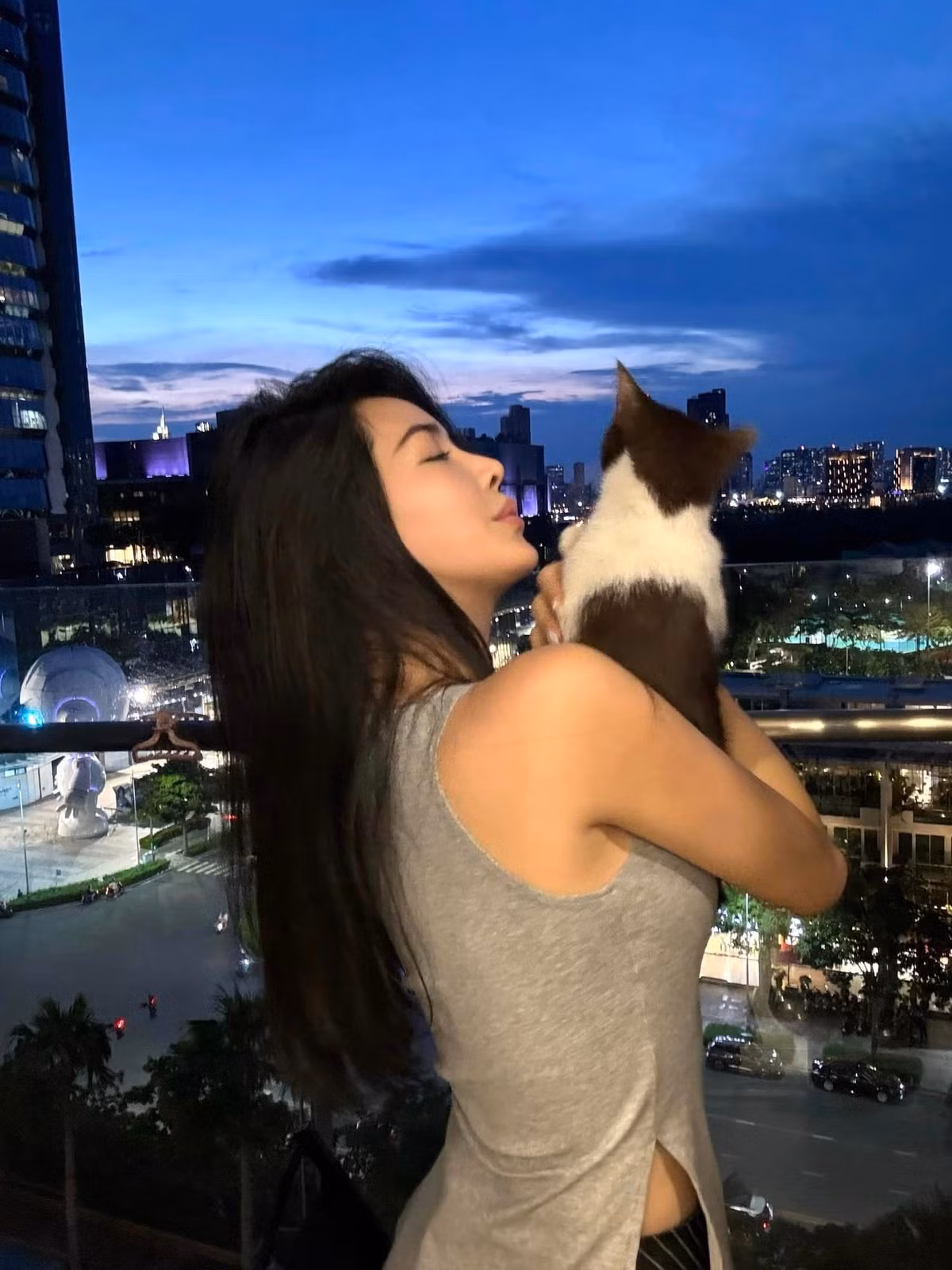 Nhiều người “chất vấn”, cho rằng ngoài làm mặt, Thanh Quỳnh cũng đã được can thiệp thẩm mỹ ở ngực, bụng, eo… Nhưng nàng hot girl tiết lộ, ngoài gương mặt, cô không can thiệp phẫu thuật ở khu vực nào khác.