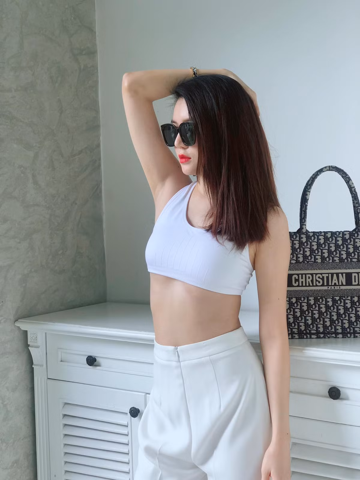 Trước khi trở thành cô giáo yoga, Ngọc Duyên có sự tìm hiểu và trải nghiệm vừa đủ. Cô được huấn luyện viên kèm cặp riêng từng buổi tại tư gia.