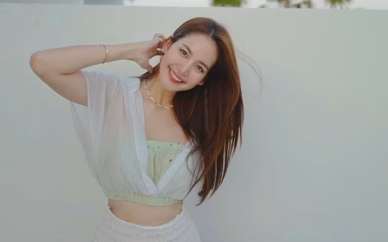 Bow Maylada (tên thật là Maylada Susri, sinh năm 1996) được biết đến với vai trò diễn viên, người mẫu nổi tiếng tại Thái Lan.