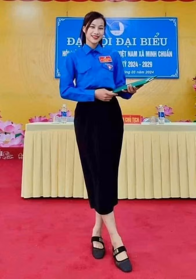 Cô giáo trong ảnh đang viral khắp cõi mạng là Hoàng Minh Diệp, giáo viên mầm non. Cô công tác tại trường Minh Chuẩn từ năm 2019, là giáo viên dạy giỏi được học sinh yêu mến.