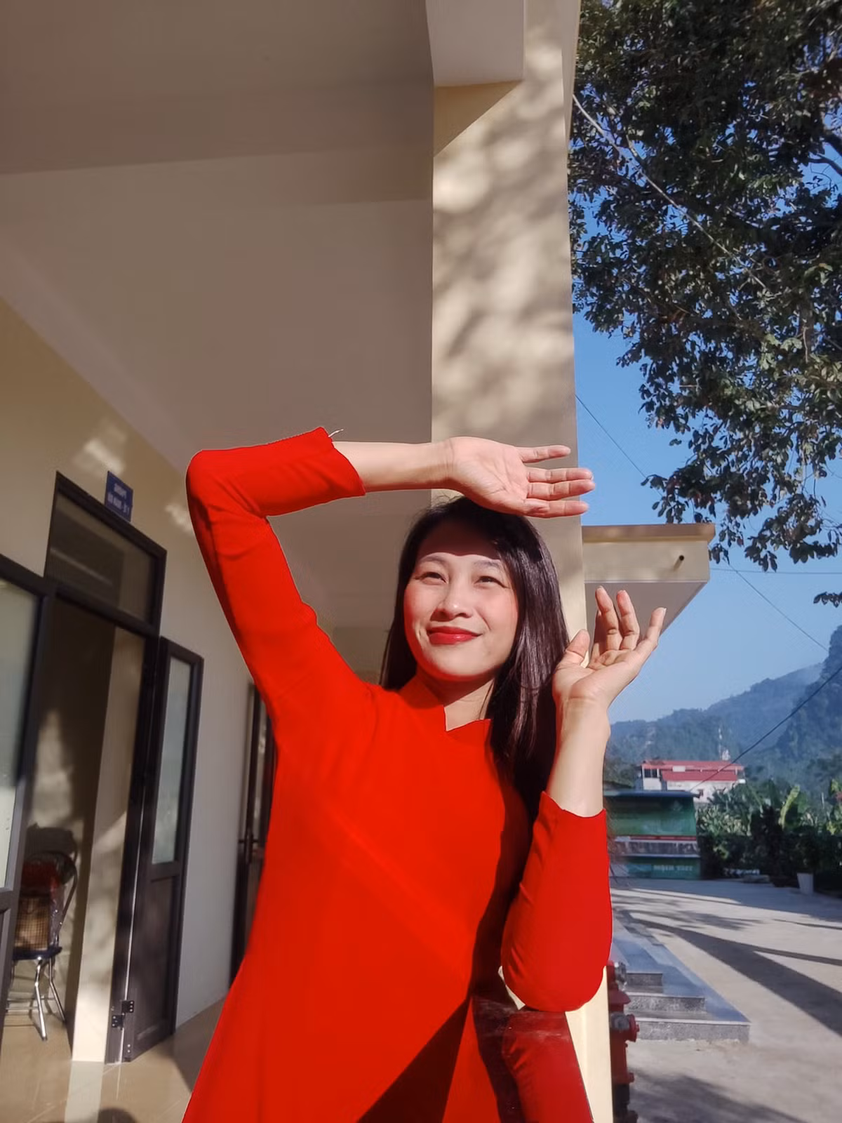 "Nhờ có sự lan toả hình ảnh của cô Diệp mà mọi người biết đến điểm trường của mình nhiều hơn. Nhà trường xin được gửi lòng biết ơn tới những tấm lòng và sự giúp đỡ của người dân cả nước dành cho thầy và trò”, cô Vũ Thu Hương nói thêm.