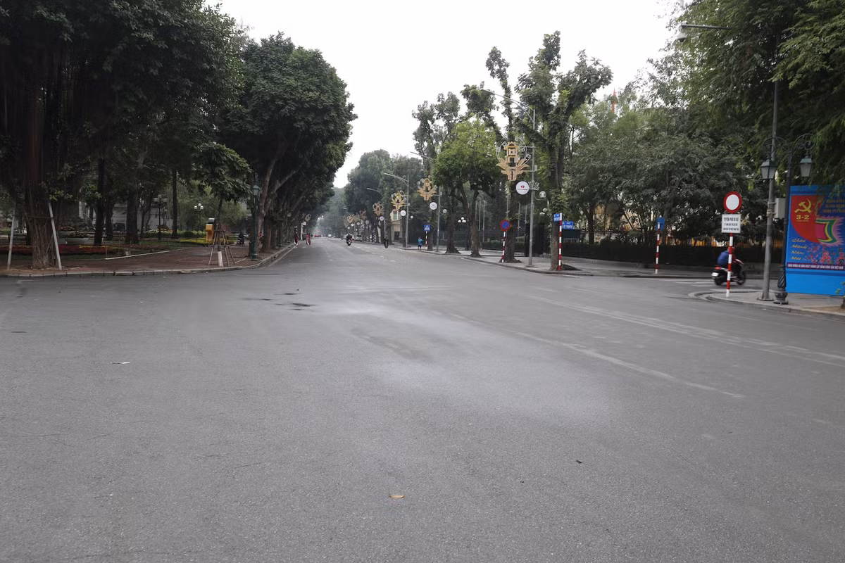 Người Hà Nội có lẽ mong chờ những ngày cuối năm vì khi đó, họ được tận hưởng sự bình yên đúng nghĩa, không xô bồ, không bon chen.