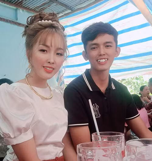 Thấy con trai tiết lộ đang thiếu nợ hơn 1 tỷ, người mẹ này tỏ ra vô cùng hoang mang. Bà tính toán sẽ bán căn nhà đang ở để trả nợ cho con nhưng không biết số tiền bán được có đủ hay không.