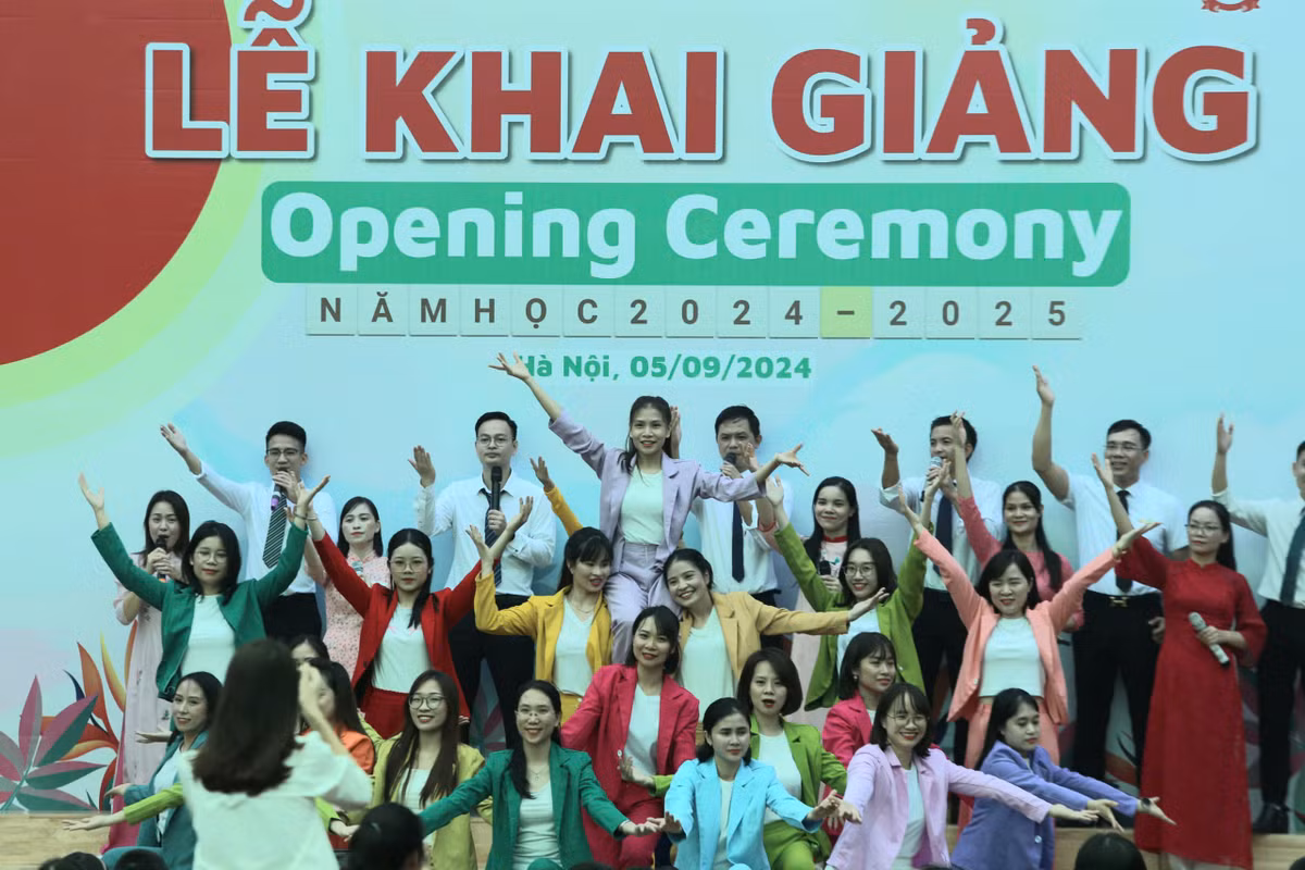 Năm học 2024 – 2025 của trường Tiểu học Lê Quý Đôn mang chủ đề SÁNG với 4 trụ cột chính: Dạy đặc sắc, Học sáng tạo, Chơi cá tính, Toả yêu thương.