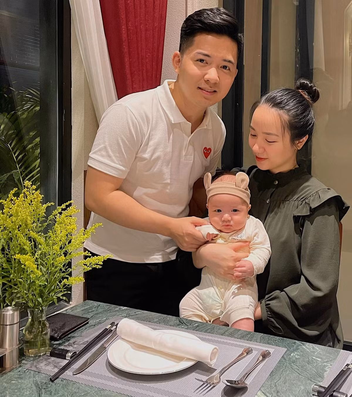 Còn nữ game thủ cũng chia sẻ cả hai đã có "một gia đình nhỏ, một hạnh phúc to" khi đón thành viên mới là một em bé cực kỳ đáng yêu.