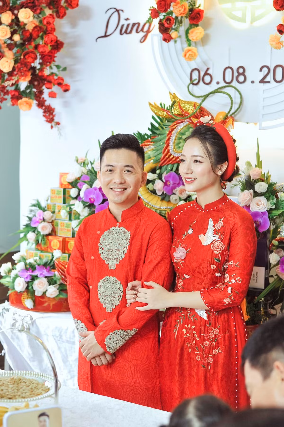 Dù "đồng bo" của gái xinh là do bạn thân giới thiệu từ trước, nhưng "nơi tình yêu bắt đầu" cặp đôi đang hot trong cộng đồng game thủ này lại là "cảnh giường chiếu" trong game.