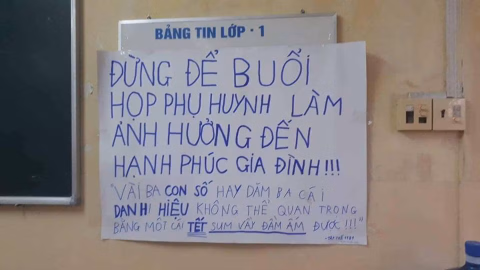 Từ lâu, việc họp phụ huynh đã trở thành "nỗi ám ảnh" đối với mỗi học sinh. Bởi đó là buổi gặp mặt để bố mẹ biết được con mình đã học tập như thế nào, đạt được thành tích gì sau một học kì.